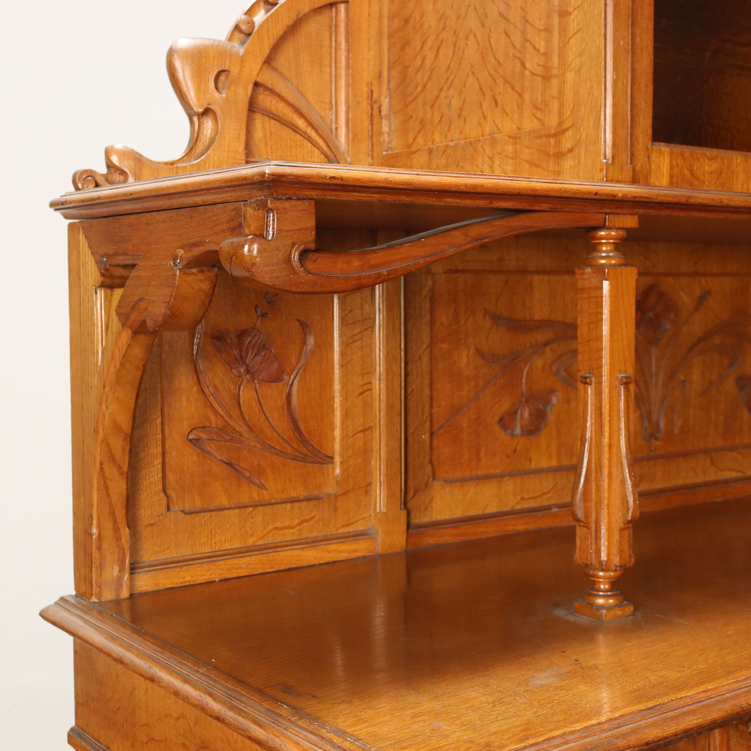 Credenza con alzata a vetrina in rovere chiaro. USATA – ANTIQUARIEIN