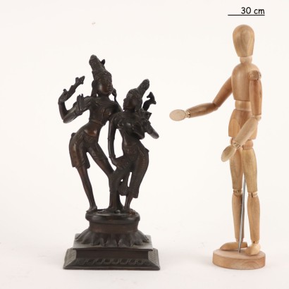 Krishna con una escultura de bronce Gopi