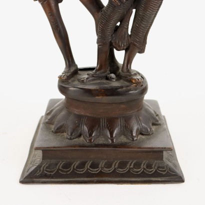 Krishna con una escultura de bronce Gopi