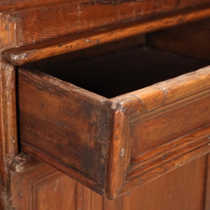 Credenza Antica in Castagno