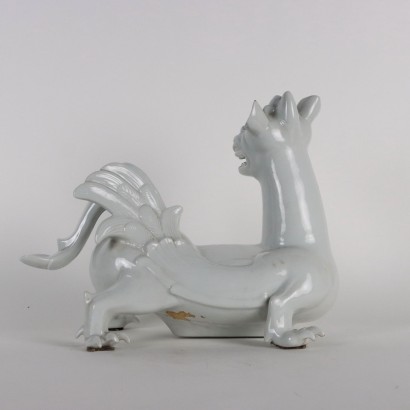 Dragón de porcelana blanca