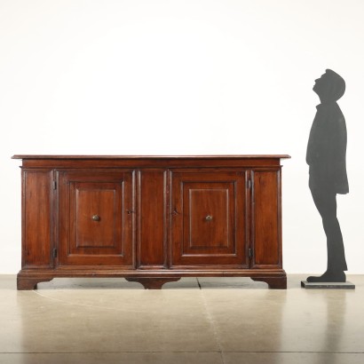 Credenza Costruita con Materiale Antico