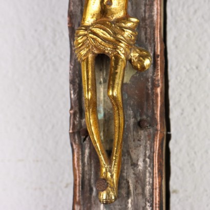 Crucifix en tôle repoussé et argent