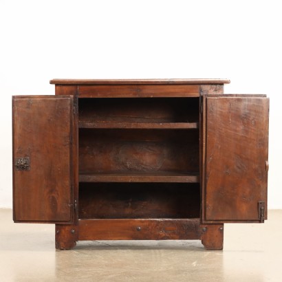 Kleines rustikales Sideboard