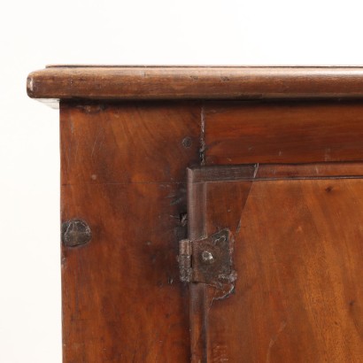 Kleines rustikales Sideboard