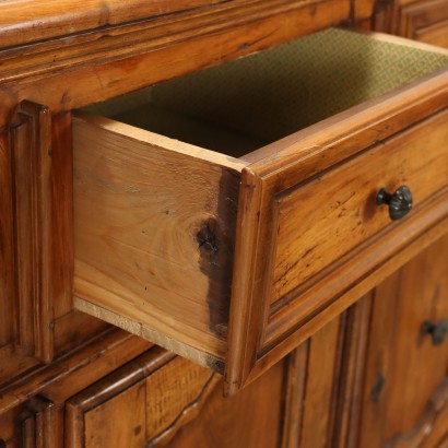 Credenza Costruita con Parti Antiche