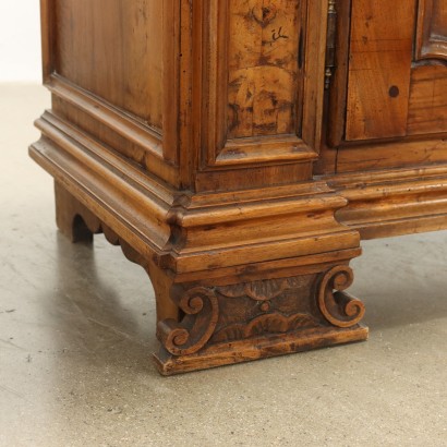 Credenza Costruita con Parti Antiche