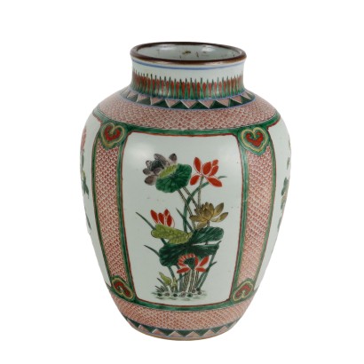 Porcelain vase painted with Wu enamels