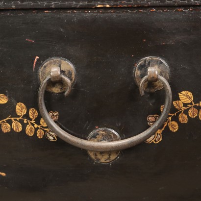 chinoiserie trunk, Chinese trunk in lacquered leather