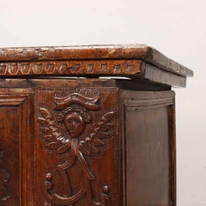 Baroque chest