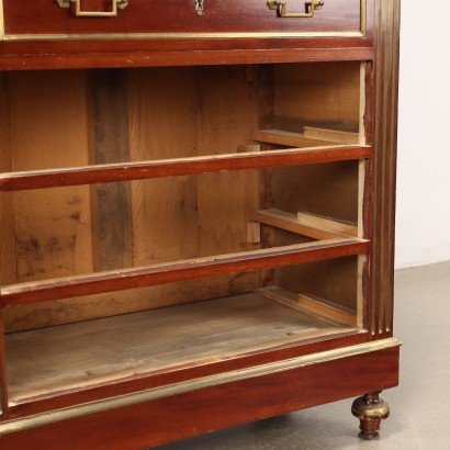 Mahogany chest of drawers