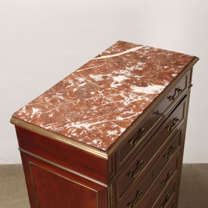 Mahogany chest of drawers