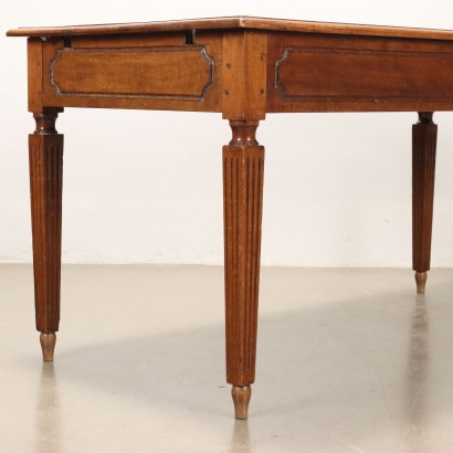 Table avec des bois anciens