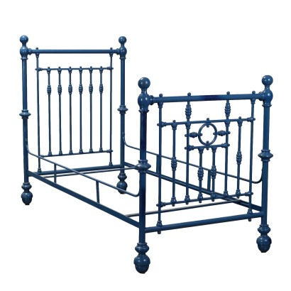 Single bed in lacquered wrought iron