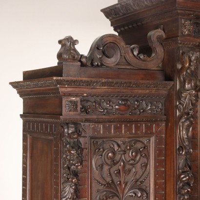 Doppelkorpus-Sideboard im Neorenaissance-Stil