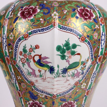 Coppia di Vasi in Porcellana con Suppo