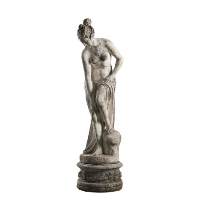 Statua da Giardino Raffigurante "Venere al Bagno