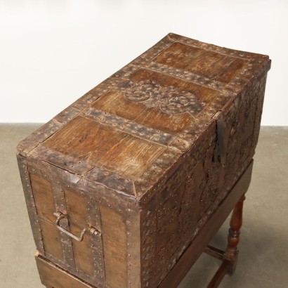 antique, trunk, antique trunks, antique trunk, antique Italian trunk, antique trunk, neoclassical trunk, 19th century trunk, Neo-Renaissance Style Trunk with Table