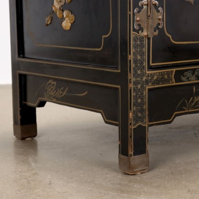 CREDENZINO,Tipica Credenza Orientale