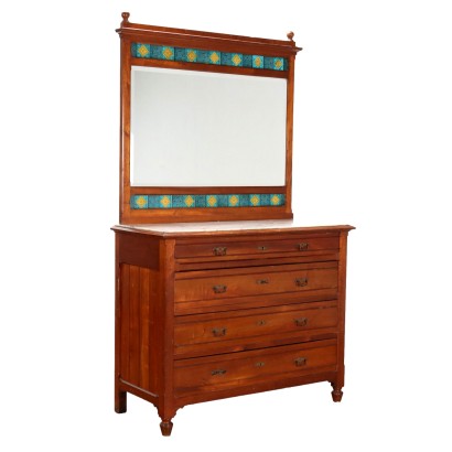 Chest of Drawers with Mahogany Riser