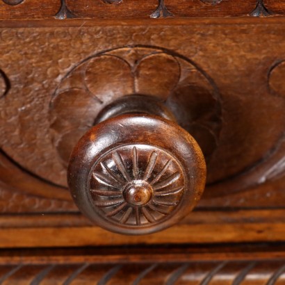 Sideboard, Sideboard im Neobarockstil