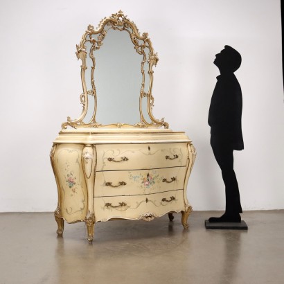 Chest of drawers with mirror