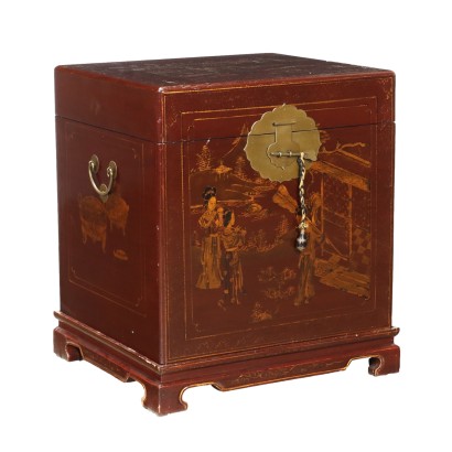 Chinoiserie trunk