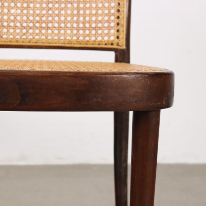 Fünf Stühle im Thonet-Stil