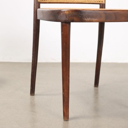 Fünf Stühle im Thonet-Stil