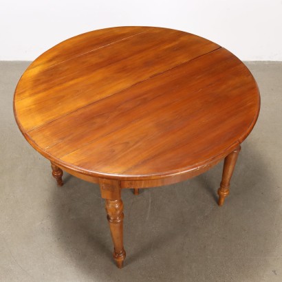 Extendable Table, Extendable Round Table, Extendable Round Table in Walnut