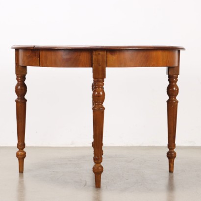 Extendable Table, Extendable Round Table, Extendable Round Table in Walnut