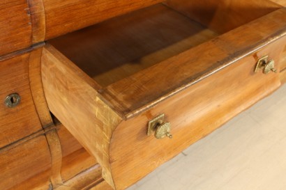 Dresser with mirror, driven on the front foot moved, carved feet, two doors, six drawers, marble top, shaped mirror bevelled mirror carved ebonized instruments