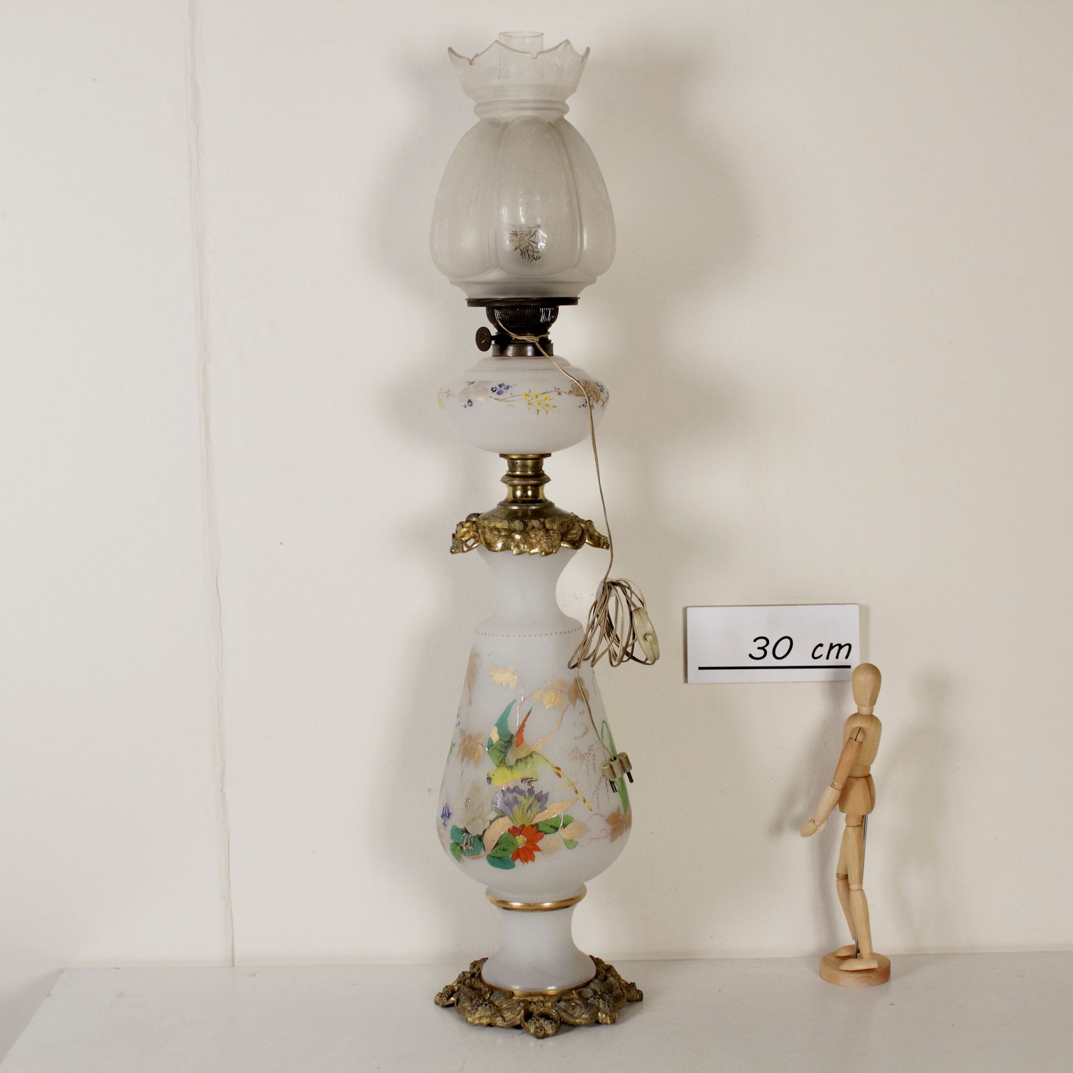 Rara lampada vintage in vetro opalino con base in argento 925, altezza cm  36 - Asta Importante Asta Tempo di Antiquariato e Arte moderna - Aste Pirone