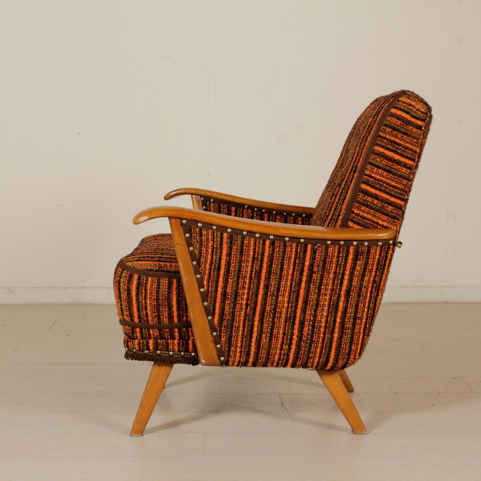 Кресло в стиле 60 х годов