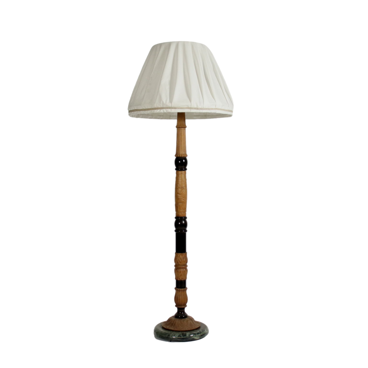 https://www.dimanoinmano.it/img/836331/full/antiquariato/lampadari-e-lumi/lampada-da-terra.jpg