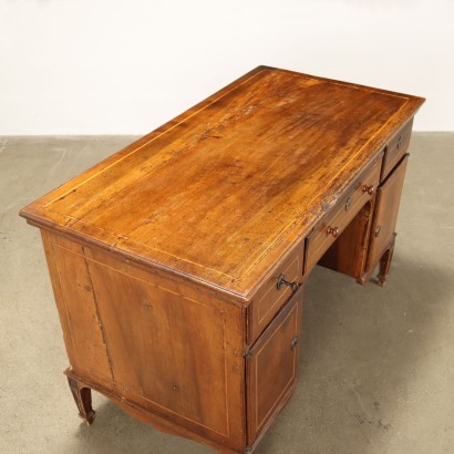 Neoclassical Desk Walnut Italy XVIII Century