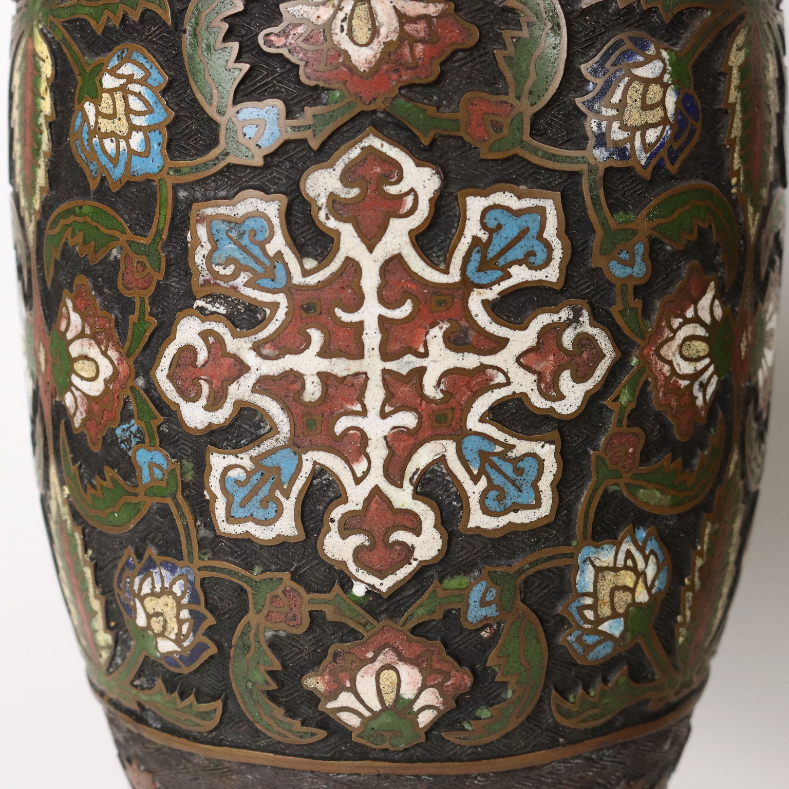 Vaso piccolo in cloisonné di vecchia manifattura - Terre d'Oriente