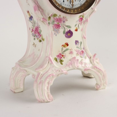 Reloj de pie de porcelana en