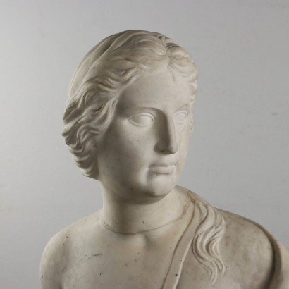 Busto Femminile in Marmo Bianco