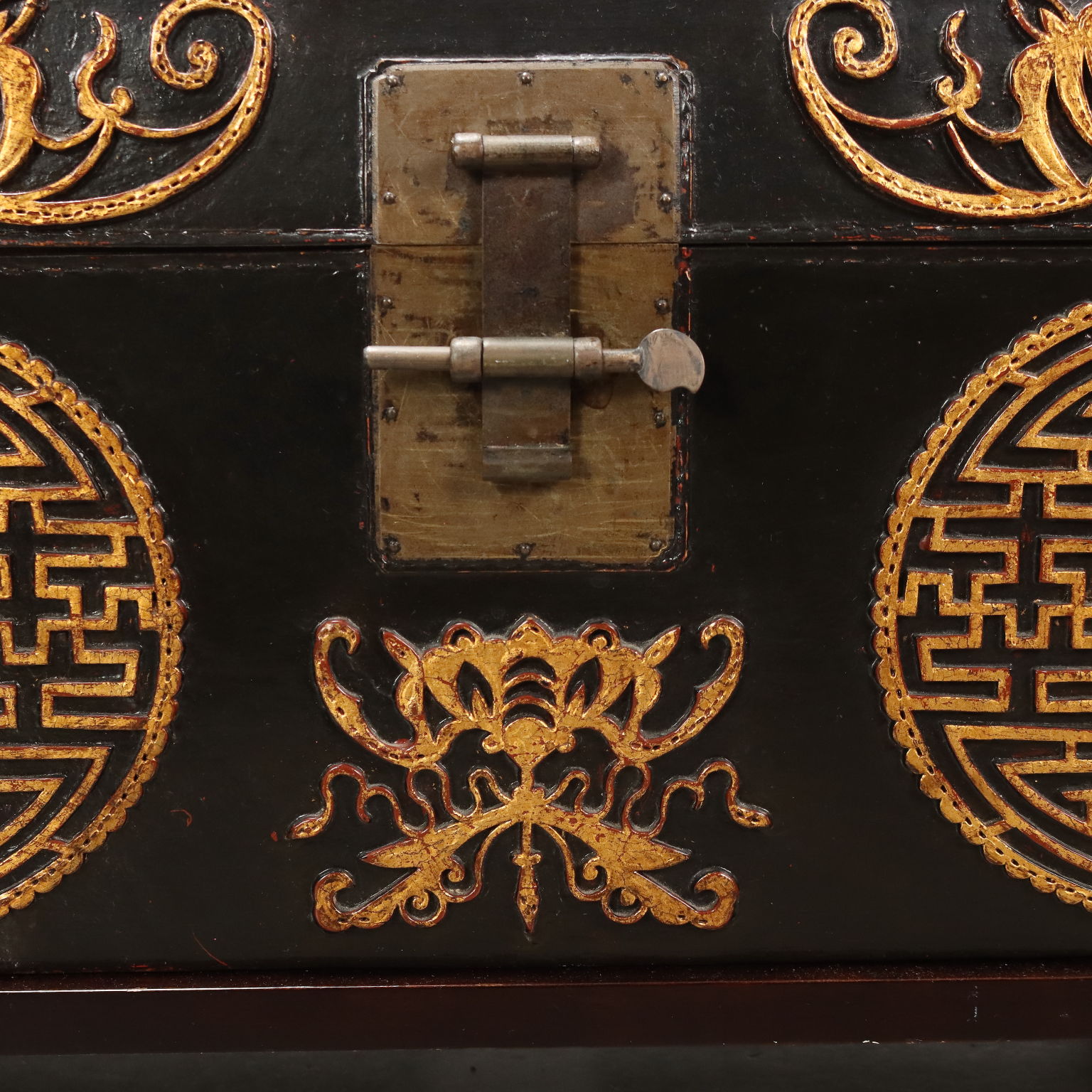 Antique Chinese Trunk Painted and Lacquered Leather '900