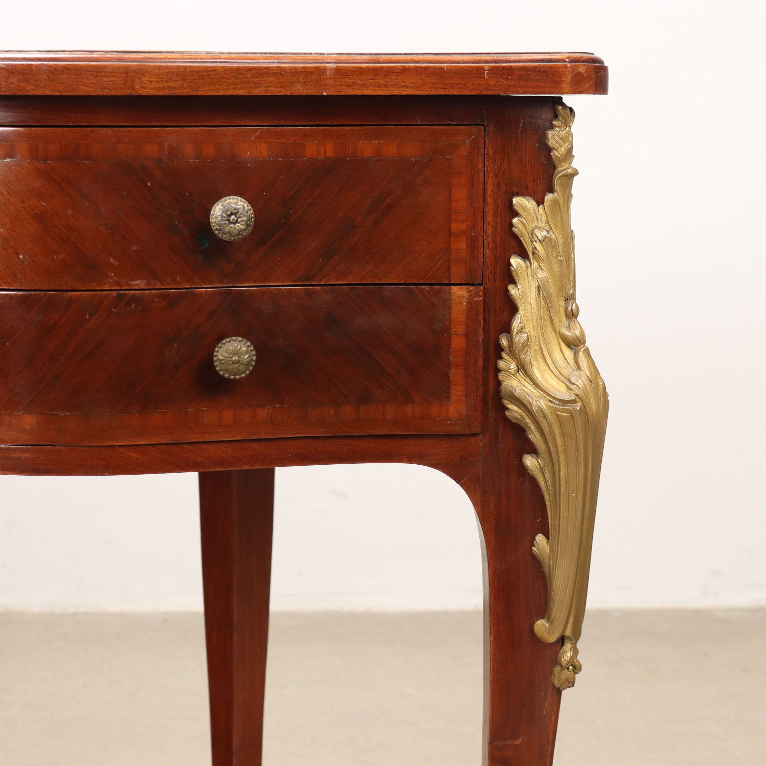 Bureau Ancien en Style Baroque Acajou Tiroirs du XXe Siècle