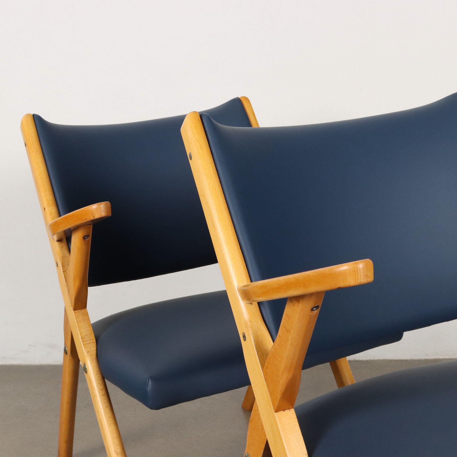 Paar Vintage Sessel aus Kunstleder und Buchenholz 50er-60er Jahre